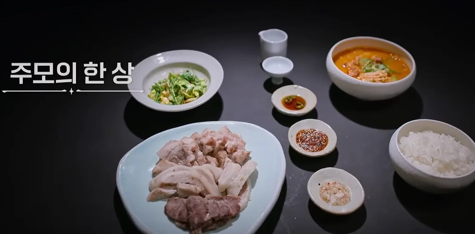 Community topic media