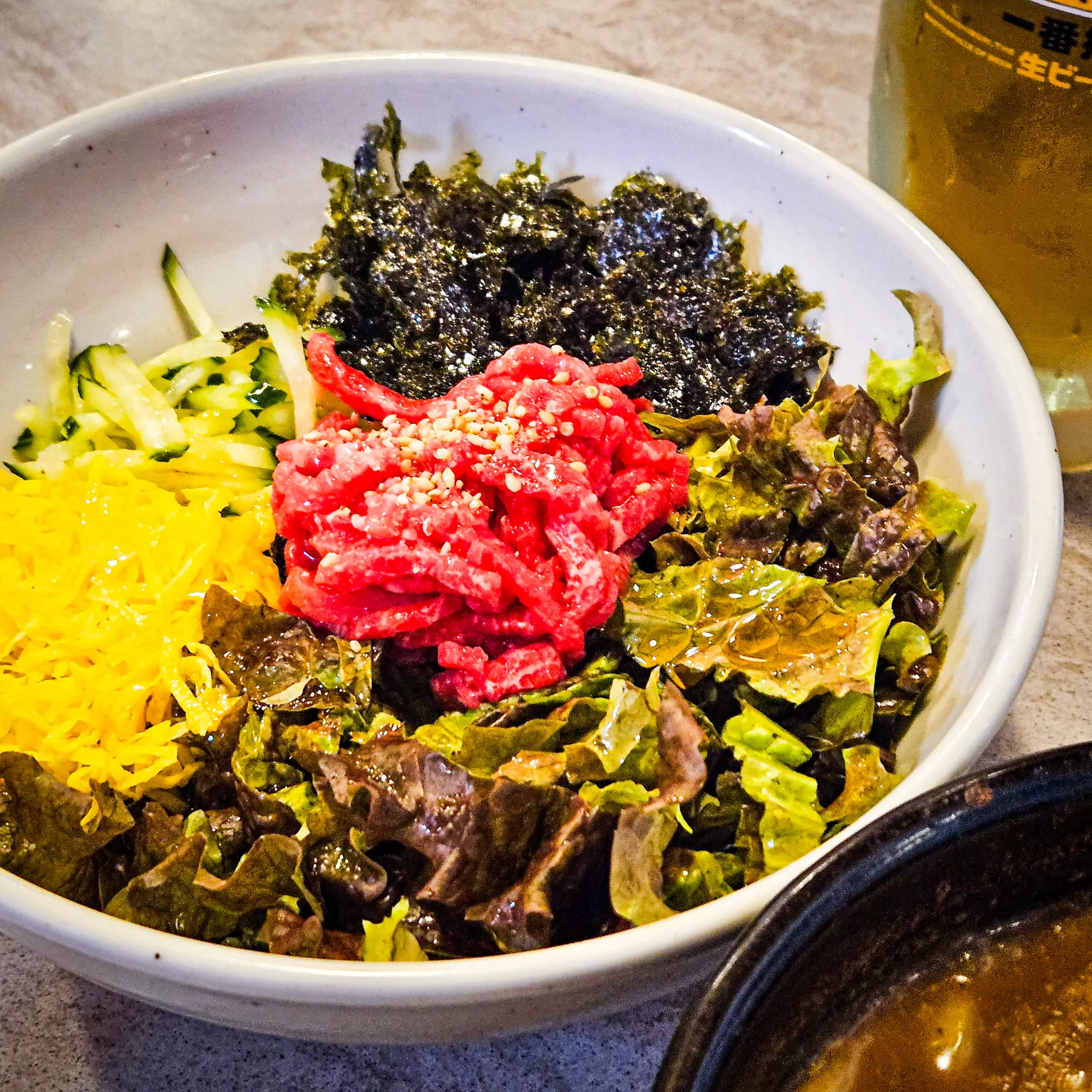 What cuts of meat are used in Yukhoe?