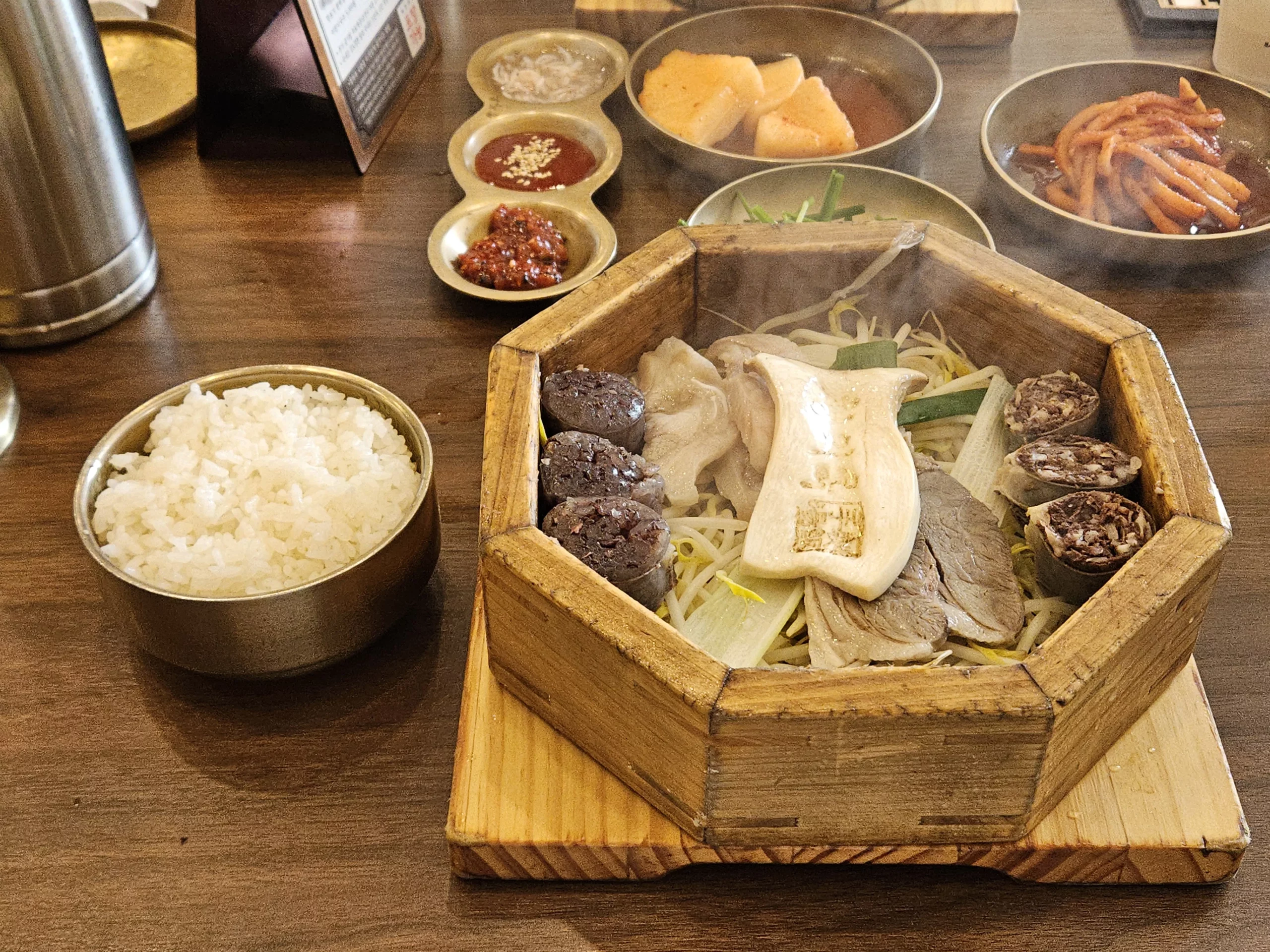 Pyeonbaek Steamed Set from Cheongwaok