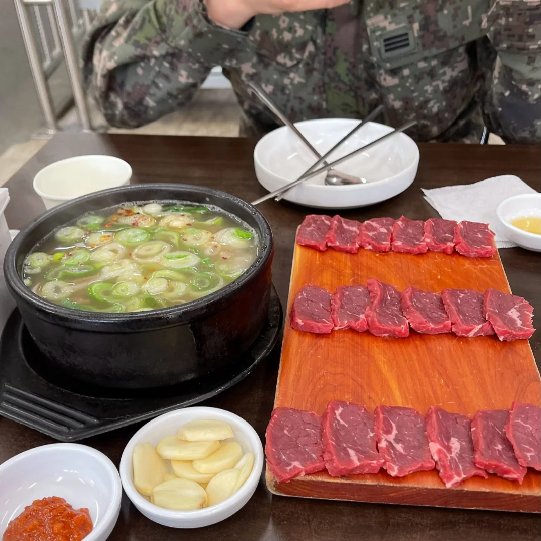 A go-to restaurant in Daejeon for Korean soldiers when they’re on leave!!
