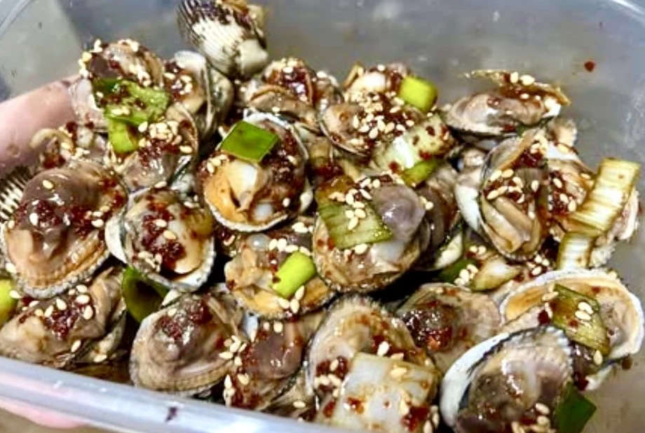 Today’s dish is seasoned cockles.