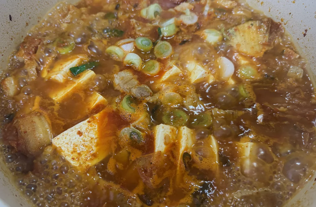 Community topic media