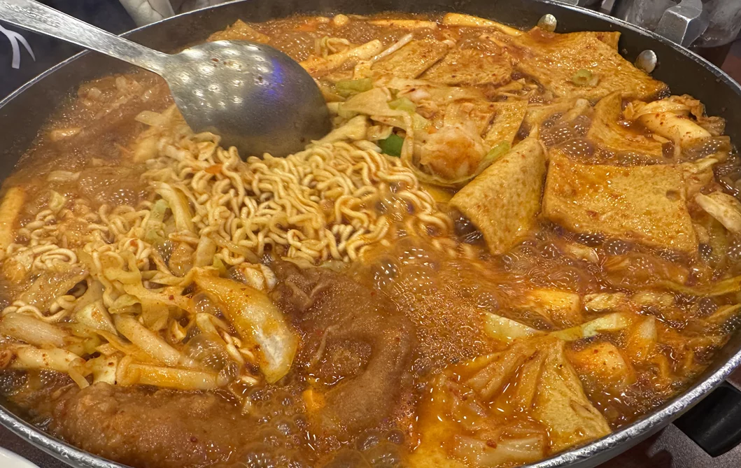 Community topic media