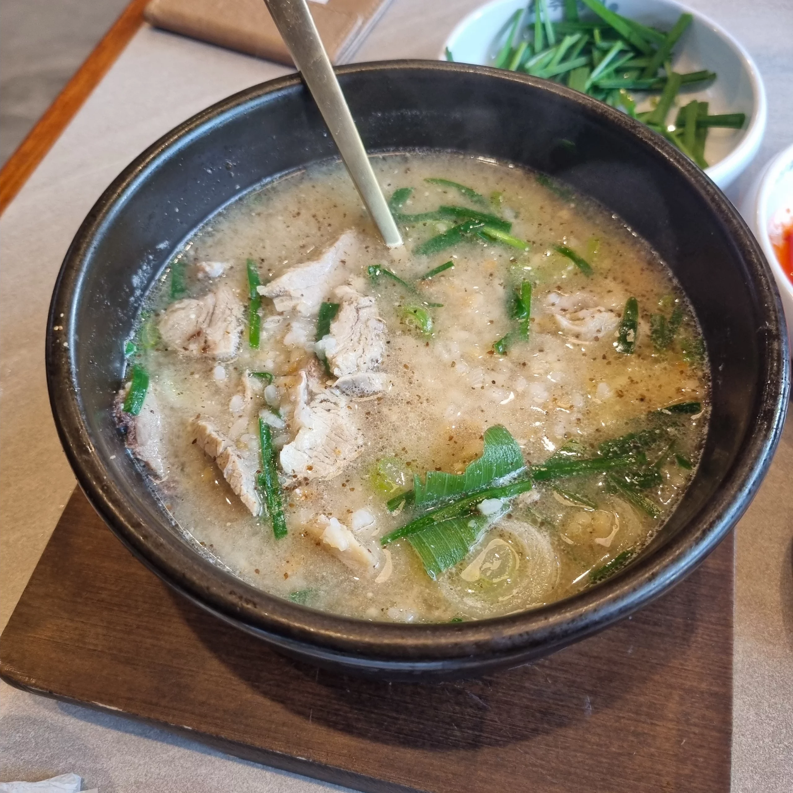 New Neighborhood Pork Bone Soup with Glutinous Rice Scraper!