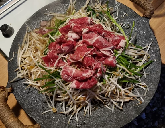 Stir-fried beef with bean sprouts