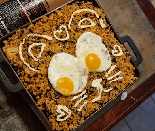 A place that makes cute fried rice.