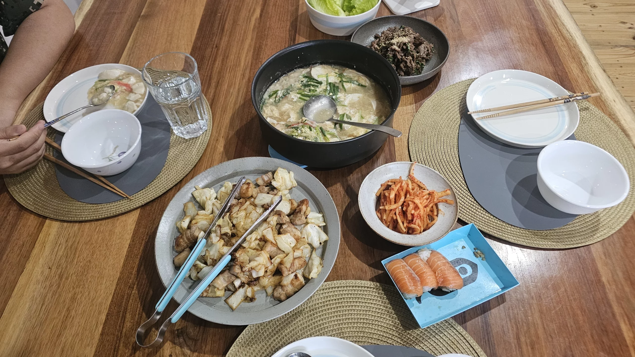 Community topic media