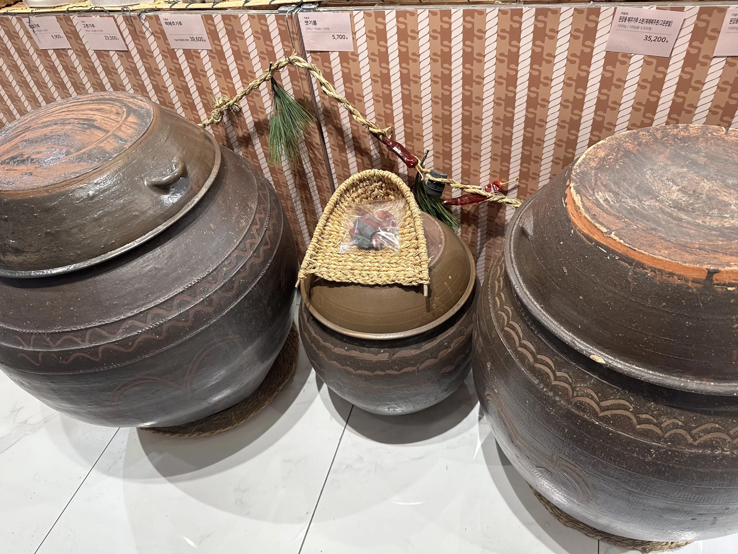 Community topic media