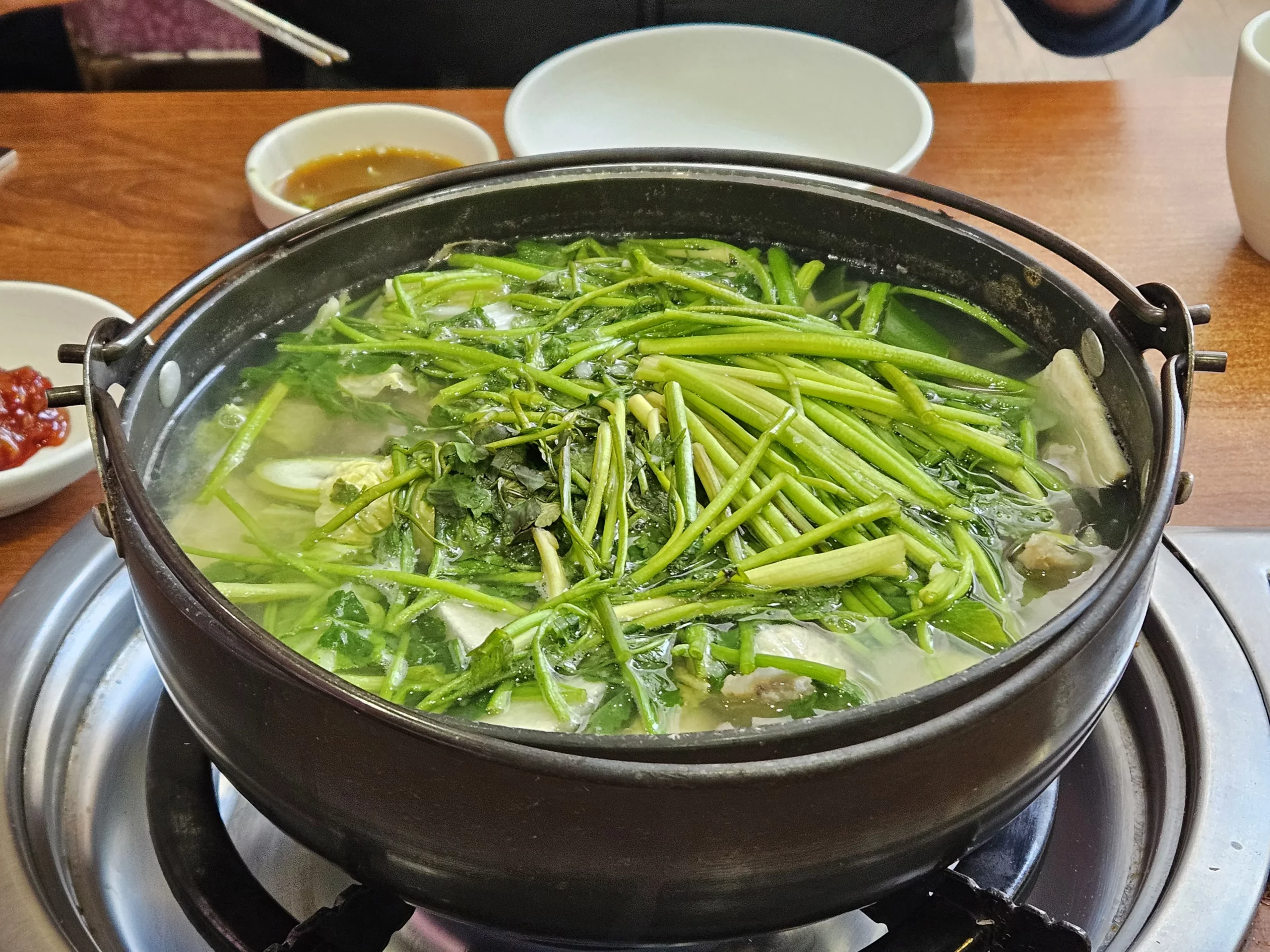 I went out to eat Bokjiri (pufferfish soup) today.