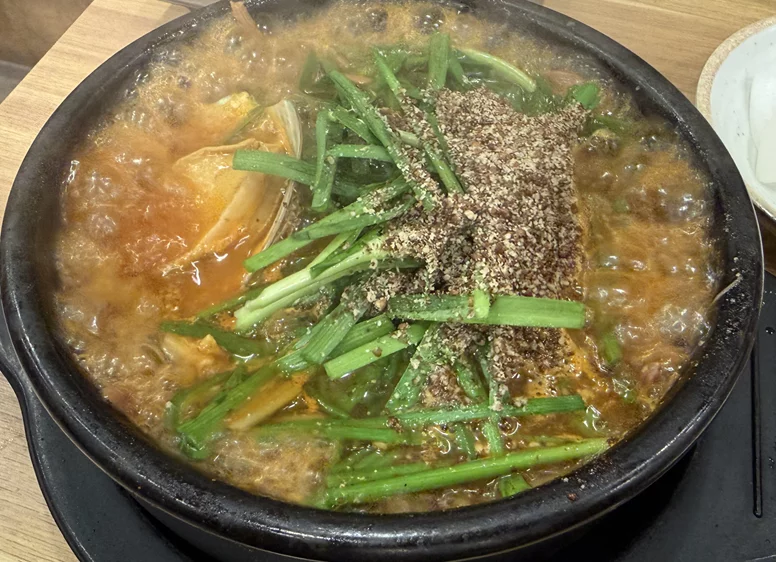 Community topic media