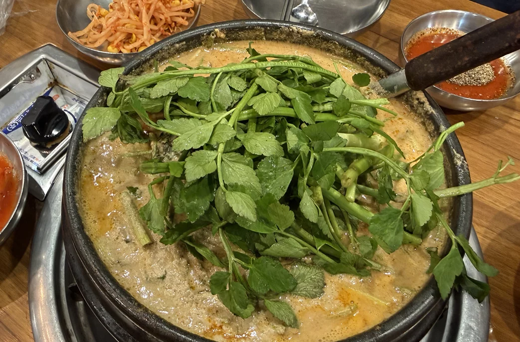 Community topic media