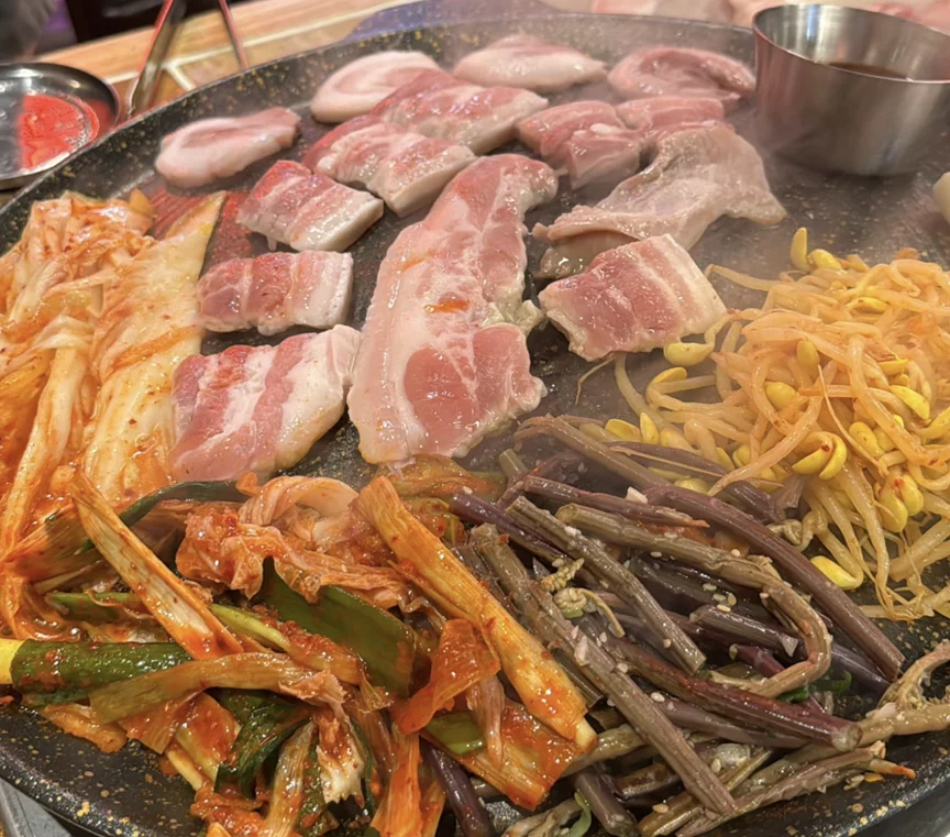 Community topic media