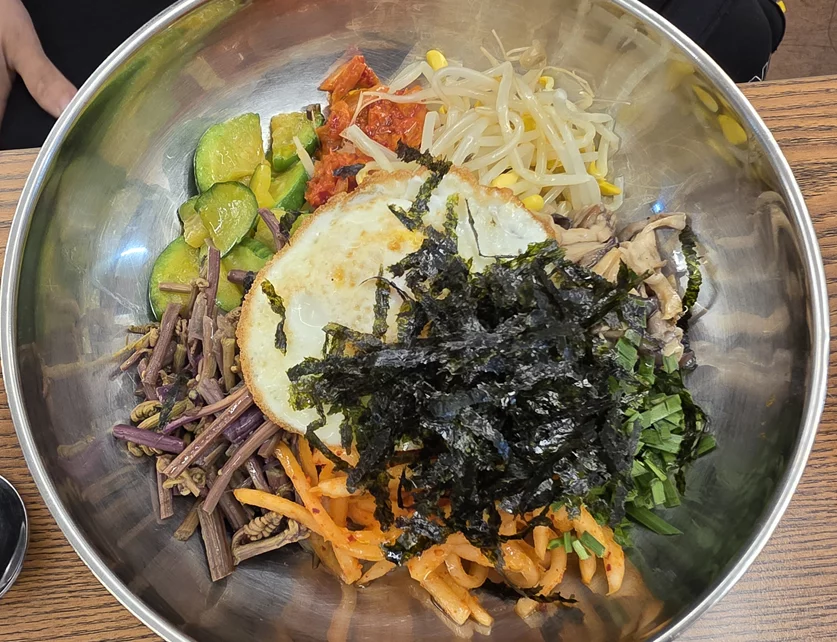 Community topic media