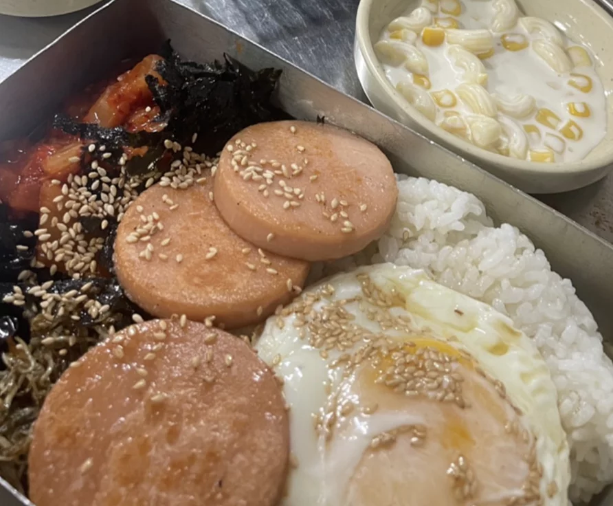 Community topic media