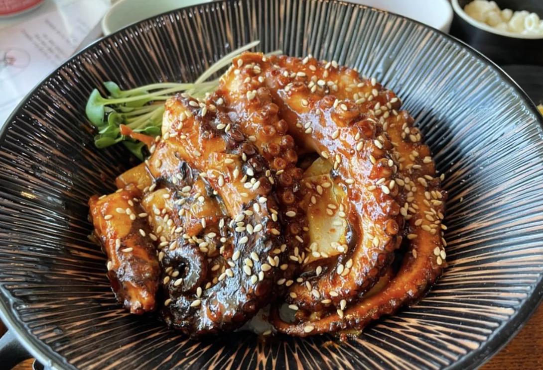 Community topic media