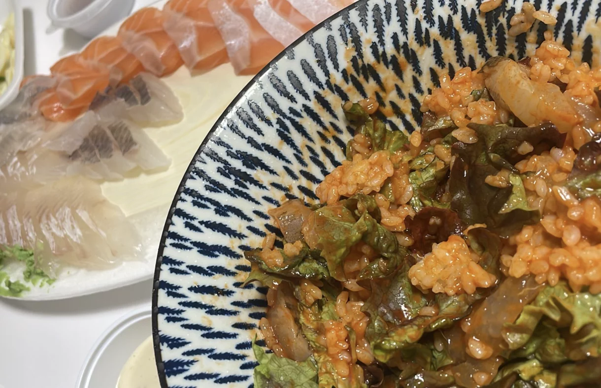 Sashimi rice bowl and sashimi