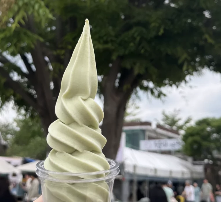 Community topic media